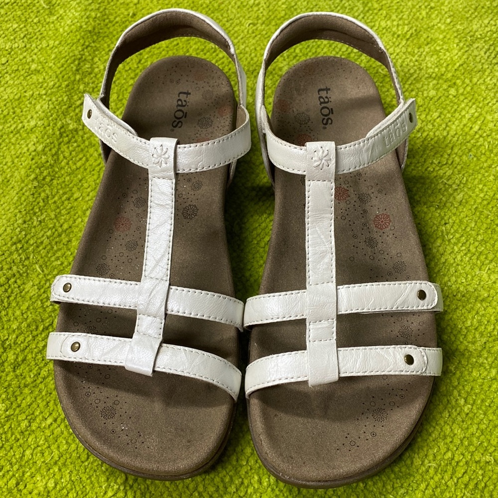 Taos Trophy sandals in Pearl White US8/EUR39